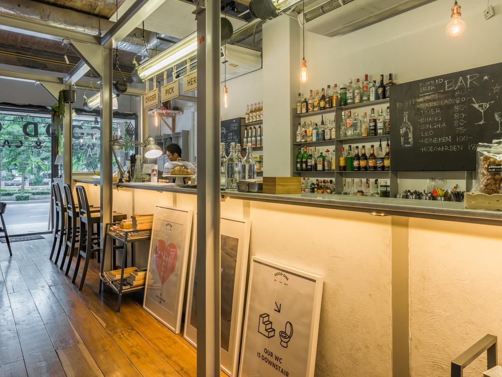 אכסניה Good One Poshtel & Cafe Bar בנגקוק